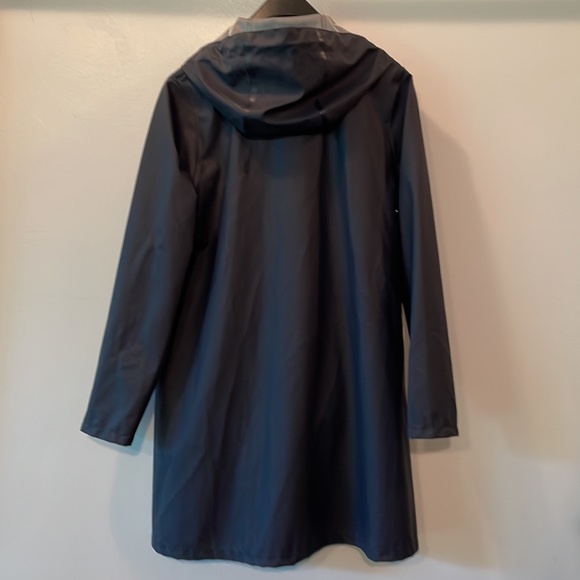 Stutterheim Mosebache Raincoat in Navy. Extra small - Picture 2 of 7